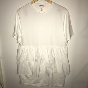 Whit ruffle t-shirt dress
